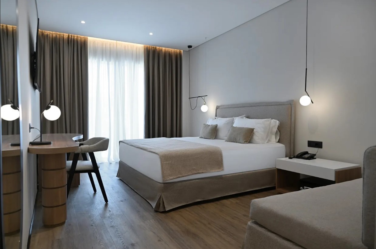 Deluxe Room 1